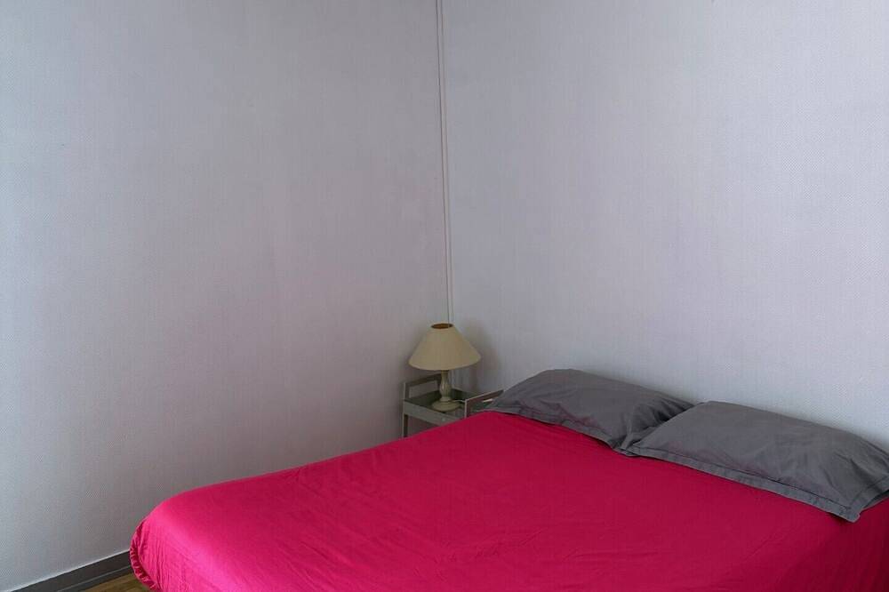 Entire apartment, 1-bedroom apartment overlooking the river Aven and the Bois d'Amour in Pont-Aven, Quimper region