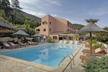 Hôtel pour 2 personnes, avec terrasse ainsi que jardin et piscine à Serriera