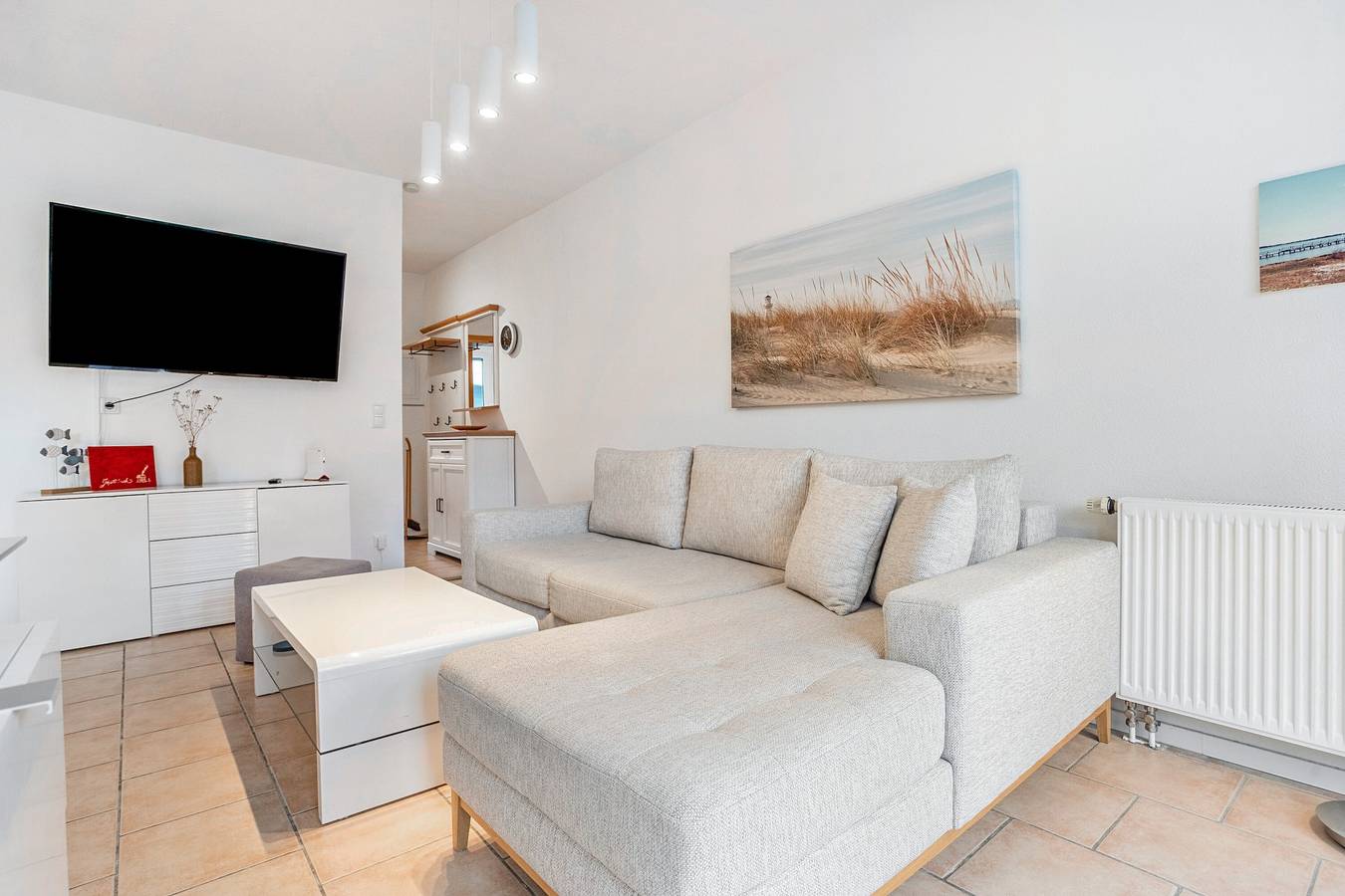 Entire apartment, Apartment 'Haus Annelie Fewo 01' with Private Terrace, Shared Garden and Wi-Fi in Dranske, Ruegen