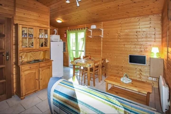Gîte pour 5 personnes, avec vue ainsi que jardin et terrasse à Thueyts - 2