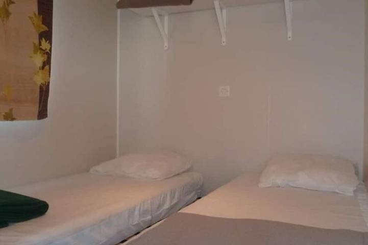 Mobil home pour 6 personnes dans Bayas - 3