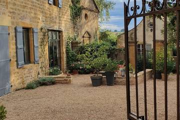 Gîte pour 8 personnes, avec terrasse à Iguerande