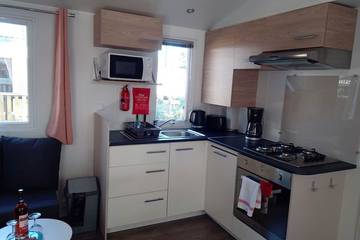 Mobil home pour 2 personnes, avec terrasse à Saint-Julien-en-Born