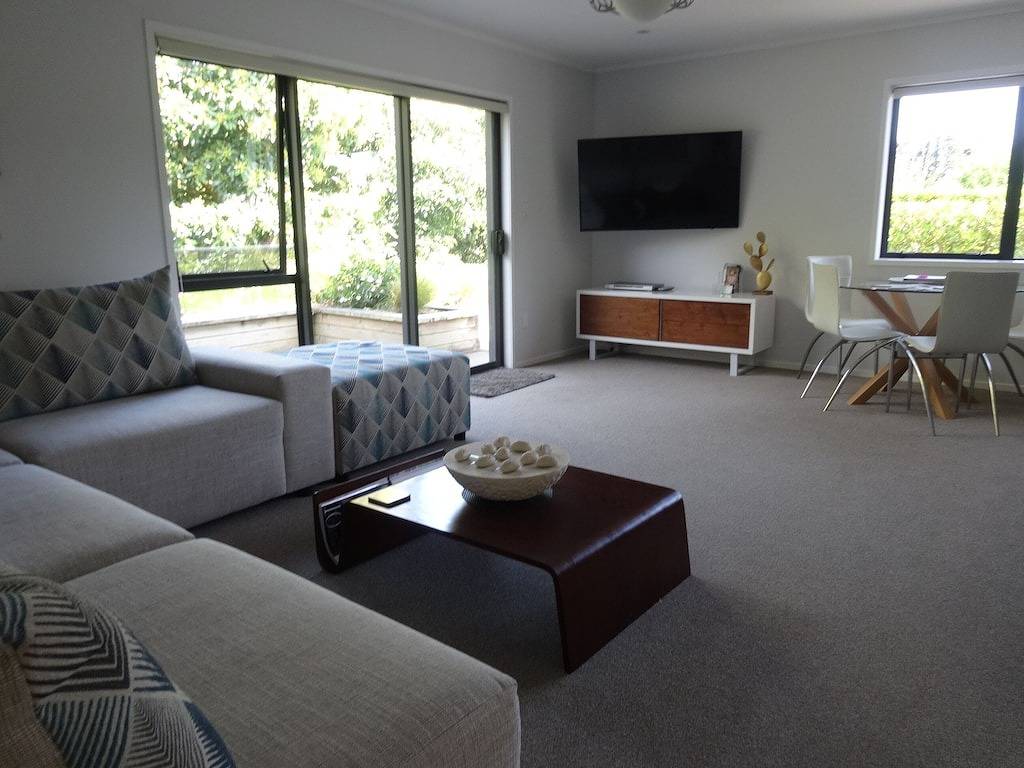 Entspannender ländlicher Rückzugsort auf idyllischem Avocado-Obstgarten in Western Bay of Plenty District