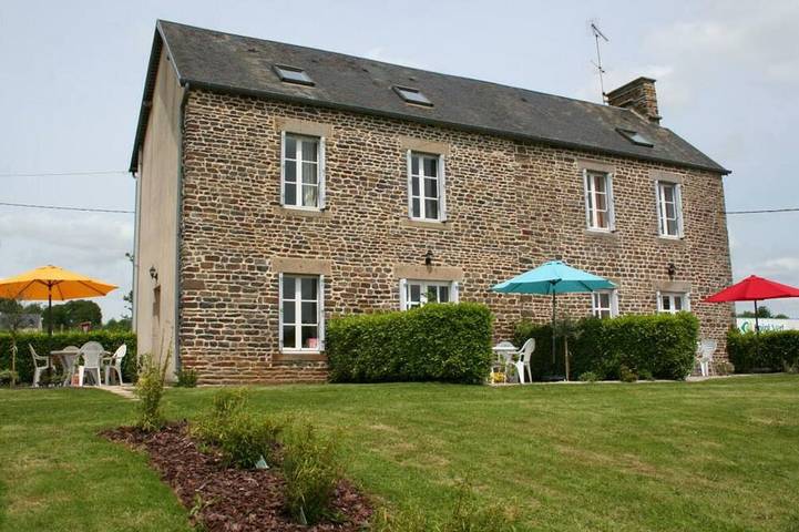 Gîte pour 4 personnes, avec piscine et jardin