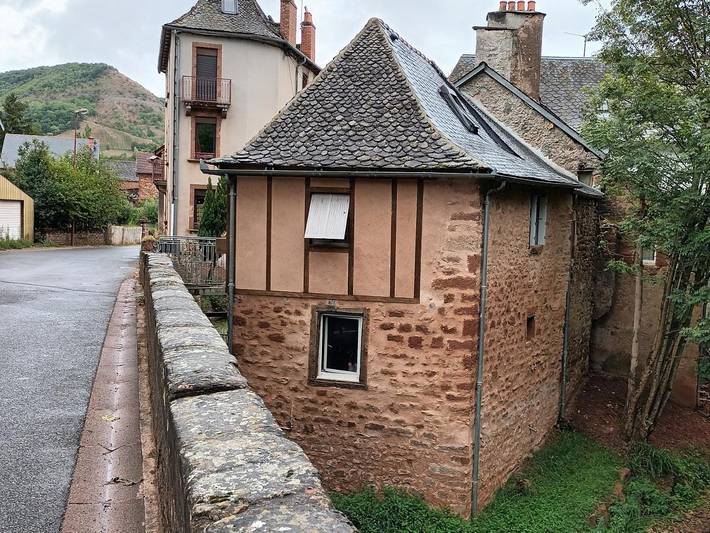 Gîte pour 2 personnes, avec balcon et vue dans Clairvaux-d'Aveyron