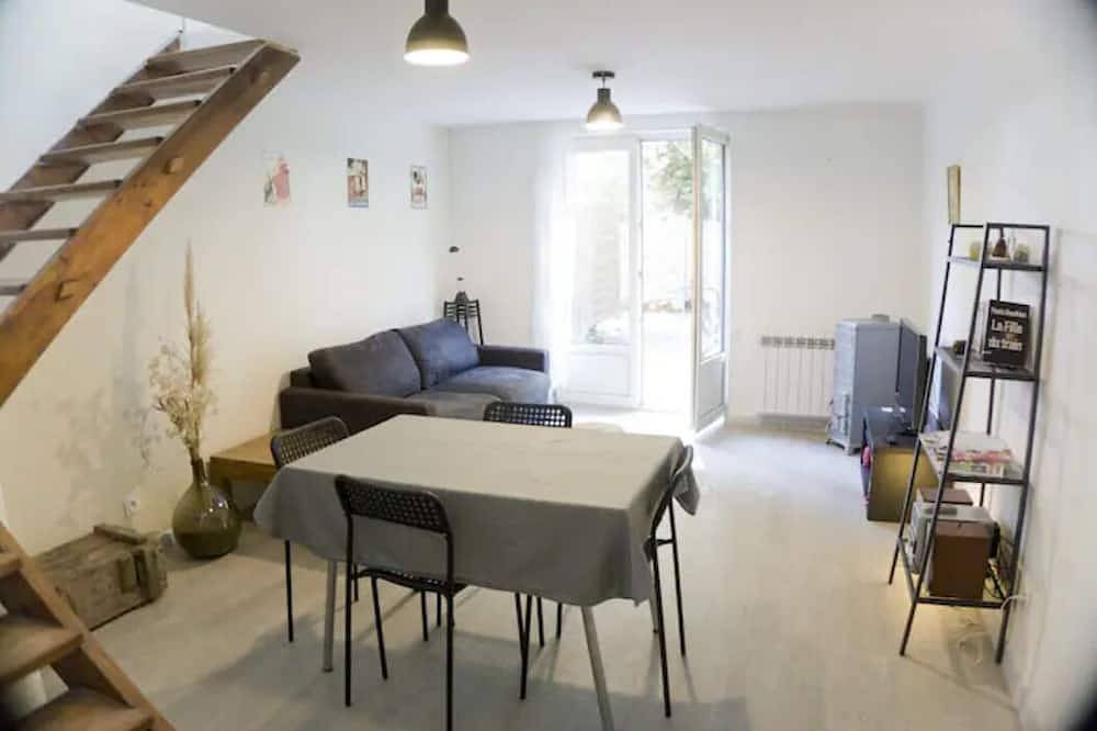 Ganze Wohnung, Country cottage with swimming pool in Le Thor, Vaucluse