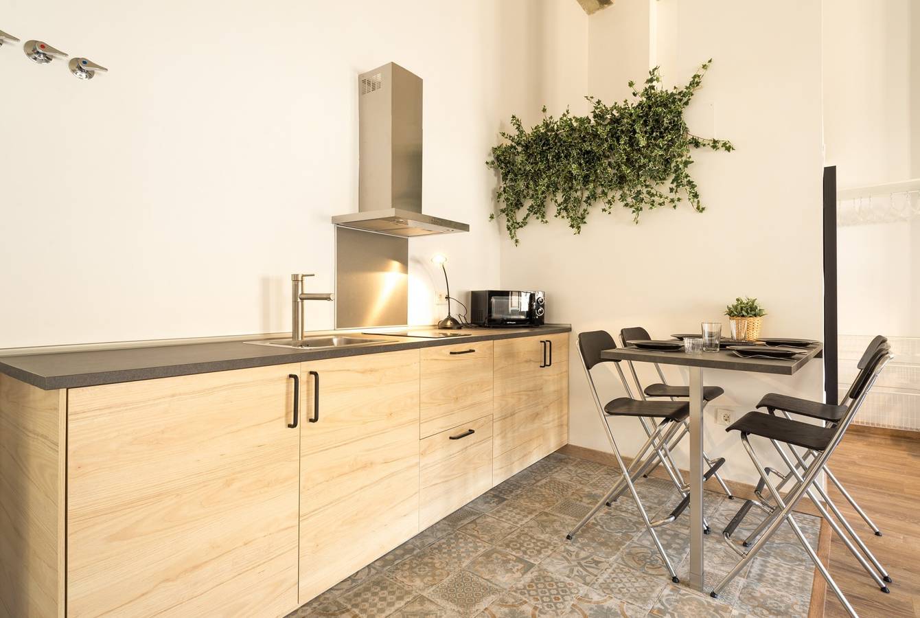 Entire studio, Studio for 4 people with balcony in Malaga Centro Historico, Malaga
