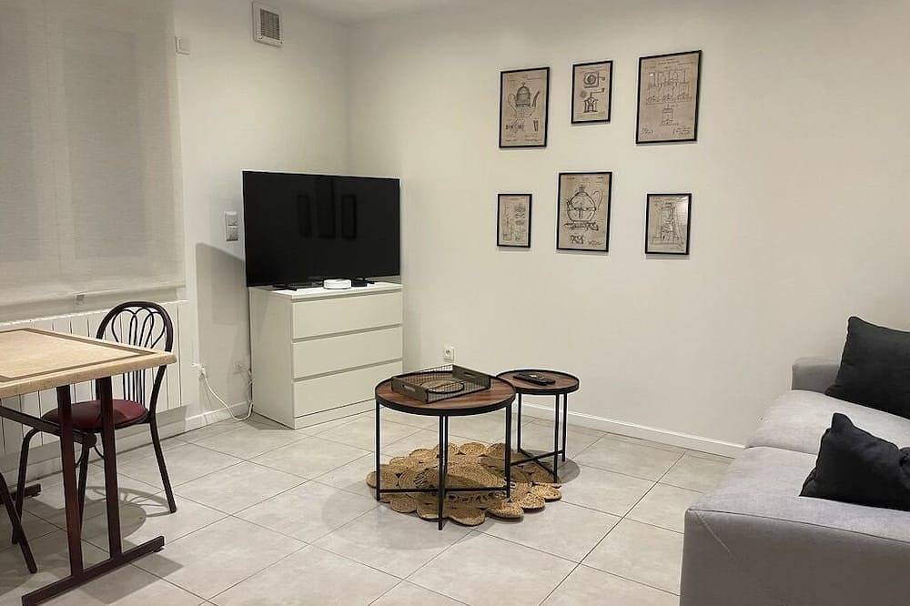 Apartamento entero, Near the airport charles de gaule, parc des expo Paris Nord, and Disney Land in Tremblay-en-France, Sena-Saint Denis