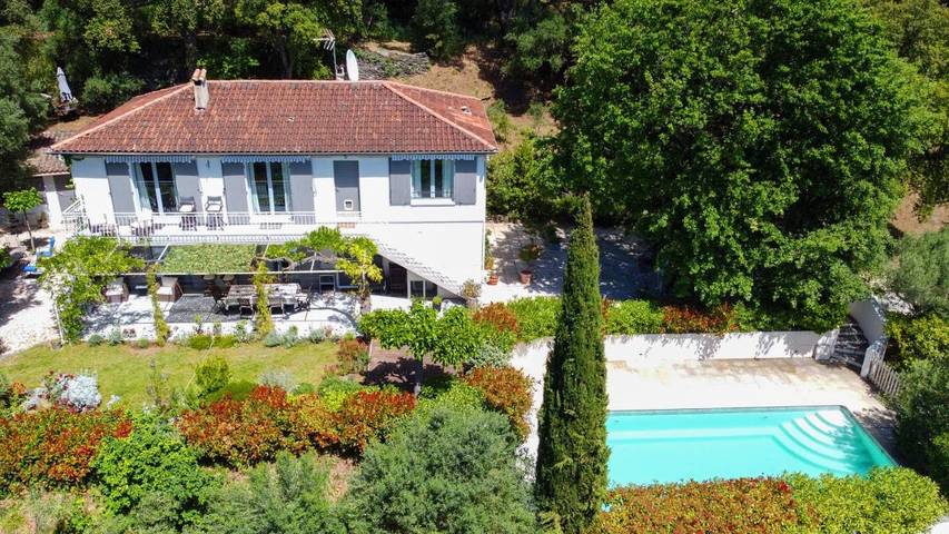 Appartement de vacances pour 8 personnes, avec vue ainsi que jardin et piscine