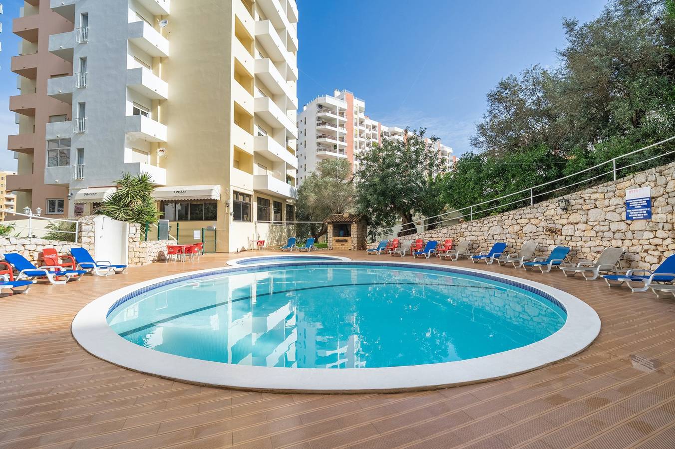 Appartamento intero, Appartamento T1 Superior - Vista Giardino con piscina condivisa in Praia da Rocha, Portimao
