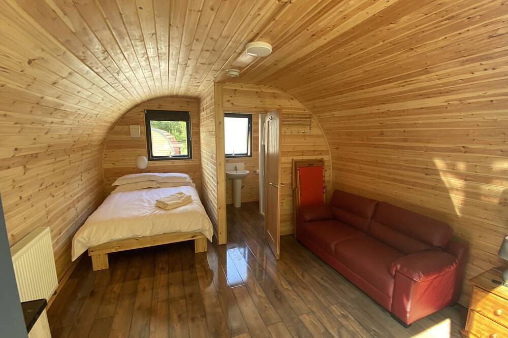 A glamping pod that sleeps 2 guests  in 1 bedroom in Brecon Beacons