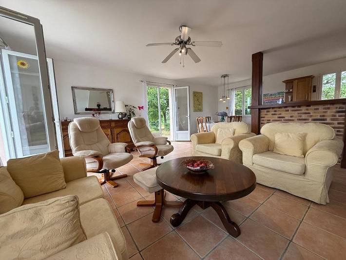Location de vacances pour 6 personnes, avec jardin ainsi que piscine et terrasse à Saint-Mesmin (Dordogne) - 3