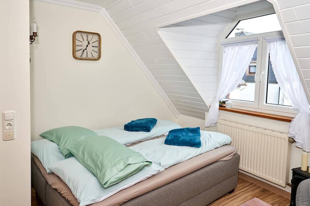 Ganze Wohnung, Eifelstuben mit Charme - Maarstube, für Bridgerton-Fans, Vulkaneifel, am See, in Ulmen, Cochem-Zell