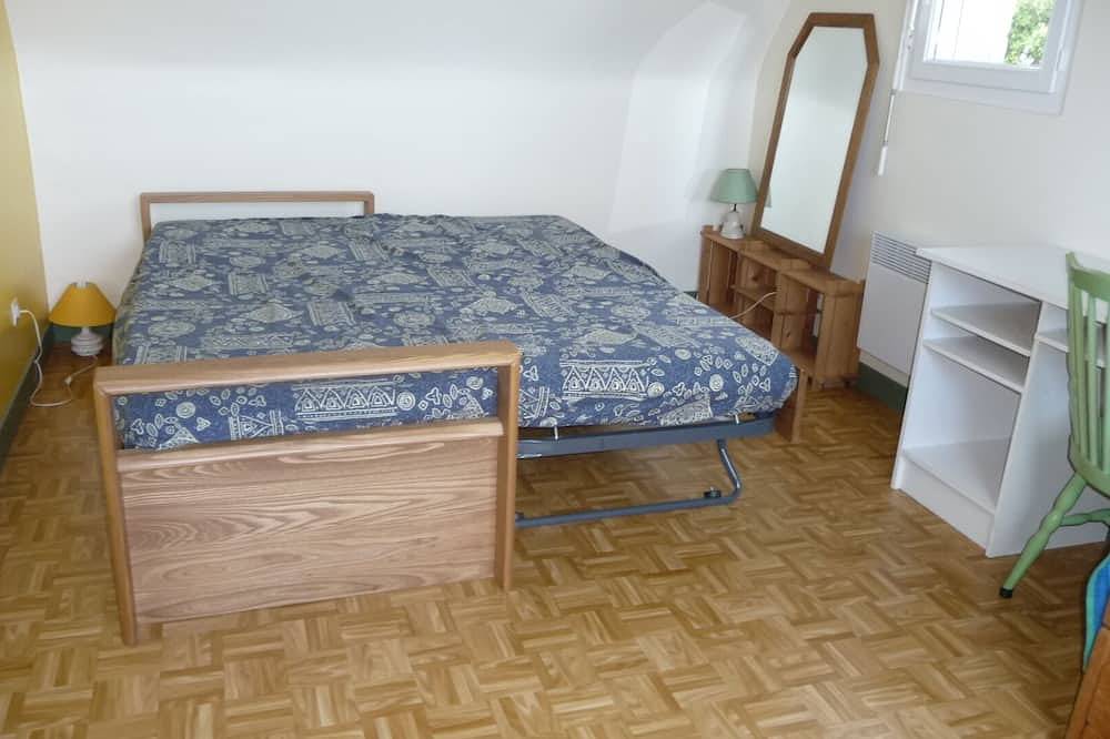 House near the sea large living room 4 real bedrooms in Plougrescant, Pink Granite Coast