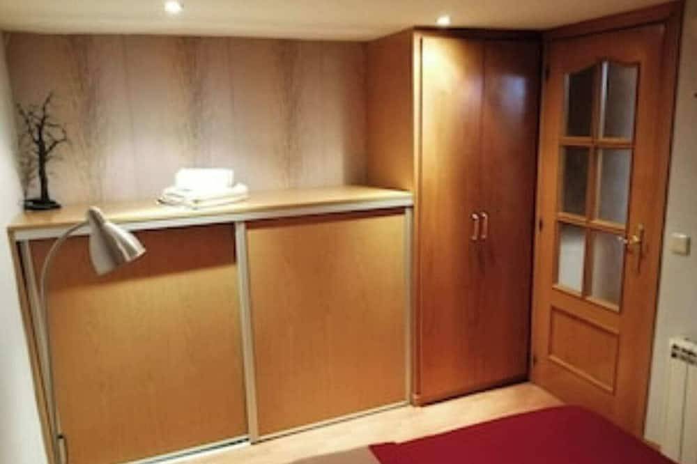 Entire apartment, Deluxe 1 Room Apartment in Barajas, Madrid