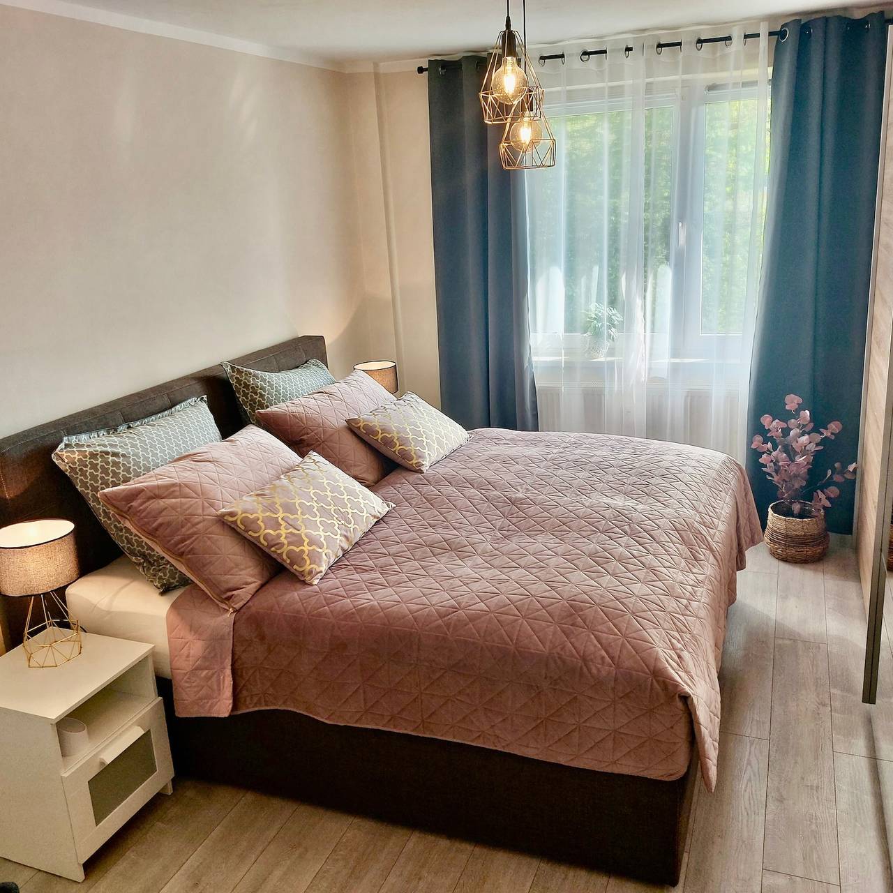 Ganze Wohnung, Ferienwohnung 'Am Hochwald' mit Bergblick, privater Terrasse und Wlan in Reinhardtsdorf, Reinhardtsdorf-Schöna
