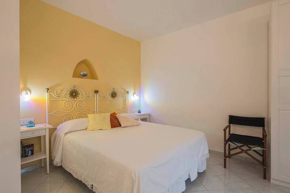 Panoramic House with Solarium and Garden in Minori, Côte Amalfitaine