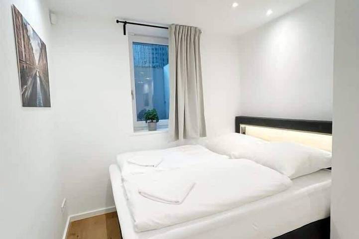 Ganze Wohnung, Spacious Apartment for 12 in Hamburg in Hamburg Rotherbaum, Hamburg