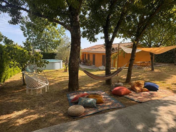Location de vacances pour 10 personnes, avec Terrasse et Jardin ainsi que Piscine et Vue à Saint-Savin (Gironde) - 2