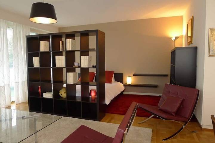 Entire apartment, Large charming apartment, bright, close to the center and the Old Town in Champel, Genève