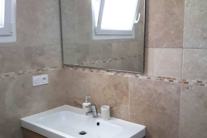 Location de vacances pour 6 personnes, avec terrasse ainsi que jardin et jacuzzi à Saint-Maurice-sur-Eygues - 4