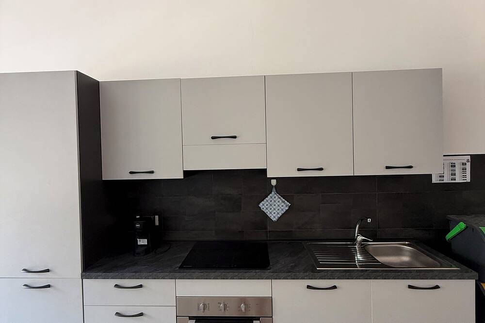 Appartamento intero, A pochi passi dal mare e dai servizi con una vista mozzafiato sul castello in Roccella Ionica, Provincia di Reggio Calabria