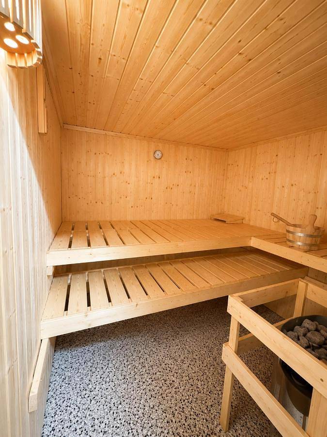 Crown Living Holiday Home "Zum Klettersteig" Bürs, up to 18 guests - Sauna - Climbing Wall - Ski & Bike Storage - Highspeed Wifi - Free Parking in Bürs, Rätikon Gebirgsgruppe