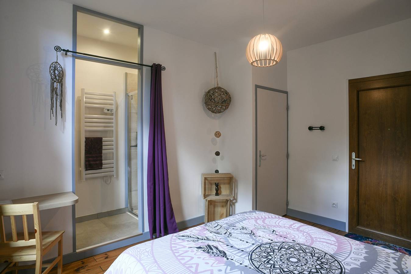 Gastenkamer 'L’attrape-rêves': bergzicht, gedeelde tuin en Wi-Fi, foto 8