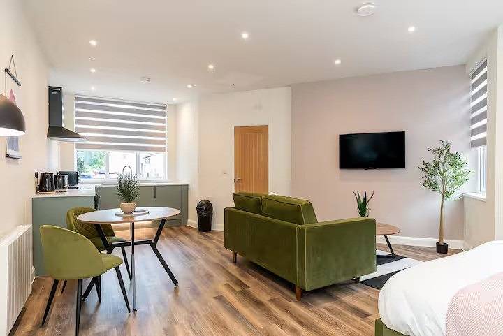 Entire studio, Trendy Loft Apartment - Near Dmu & City Centre in Leicester, Heart of England