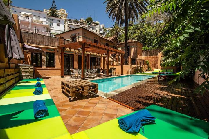 Villa voor 14 personen, with zwembad and uitzicht op het meer as well as tuin and uitzicht in Malaga