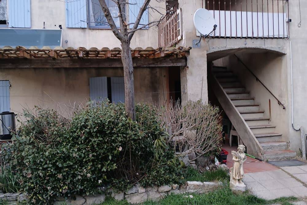 Joli appartement au coeur d'un espace de 1500m2 in Limans, Parc naturel régional du Luberon