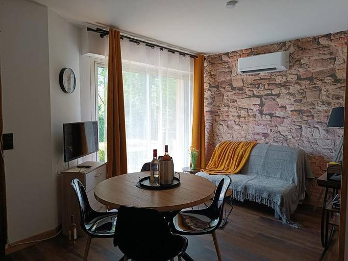 Gîte pour 2 personnes, avec terrasse et vue à Eugénie-les-Bains - 2