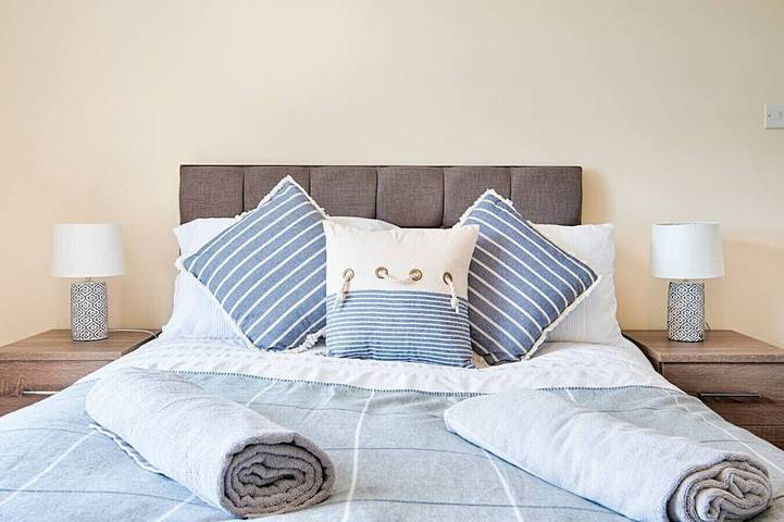 Garden • Off-Road Parking • Smart TV in Each Room in Swansea, Región de Swansea