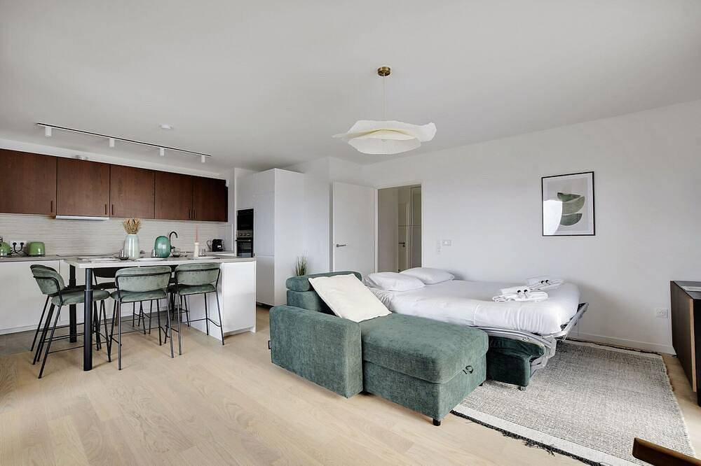 Entire apartment, Magnificent apartment- 3Br/8P-Proche de la Seine in Clichy, Hauts-de-Seine