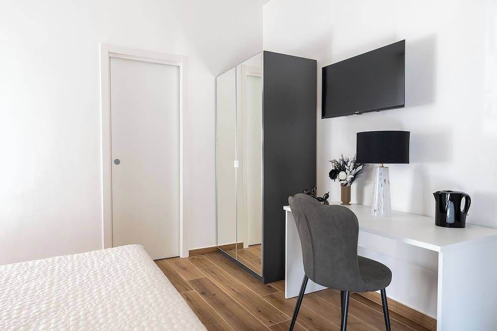 Maraf Rooms Mercurio - Elegance and Comfort near Pompeii in Torre Annunziata, Vesuvio National Park