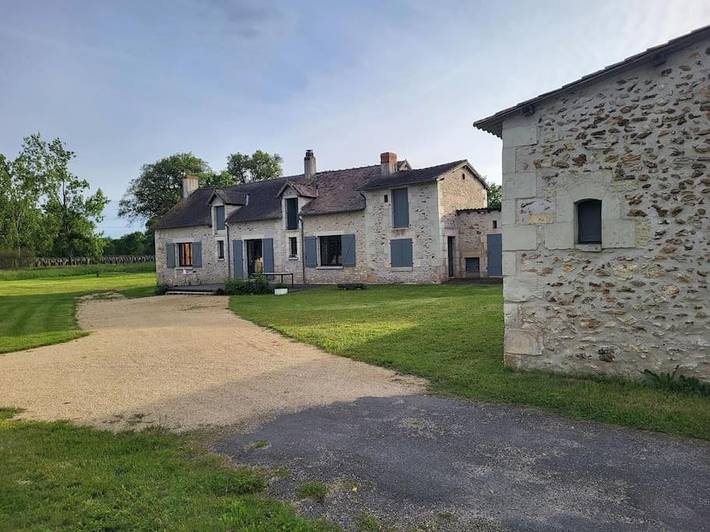 Location de vacances pour 8 personnes, avec Terrasse ainsi que Jardin et Vue à La Bussière