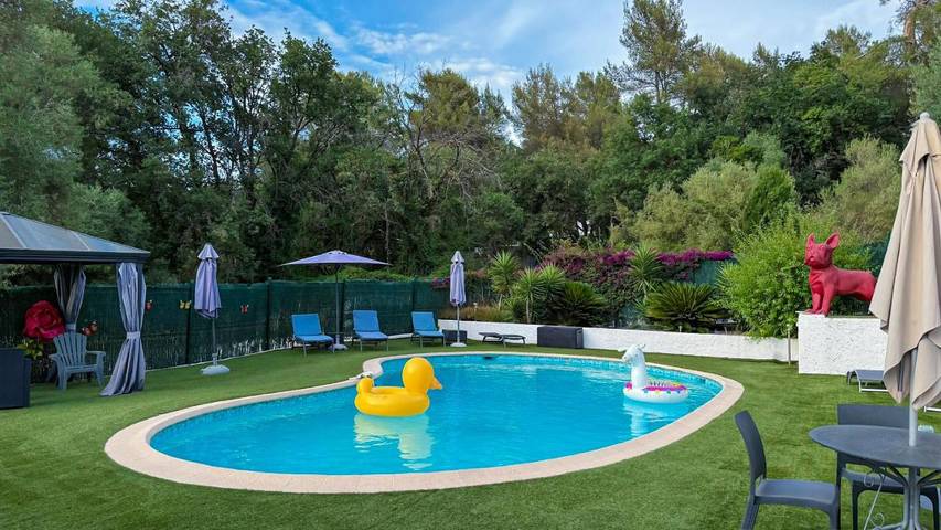 Maison d’hôte pour 4 personnes, avec jardin ainsi que vue et piscine à Vence