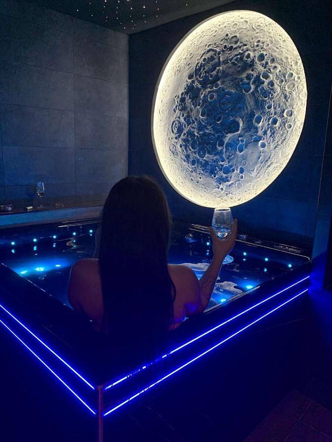 Gîte pour 2 personnes, avec terrasse et jacuzzi à Puissalicon