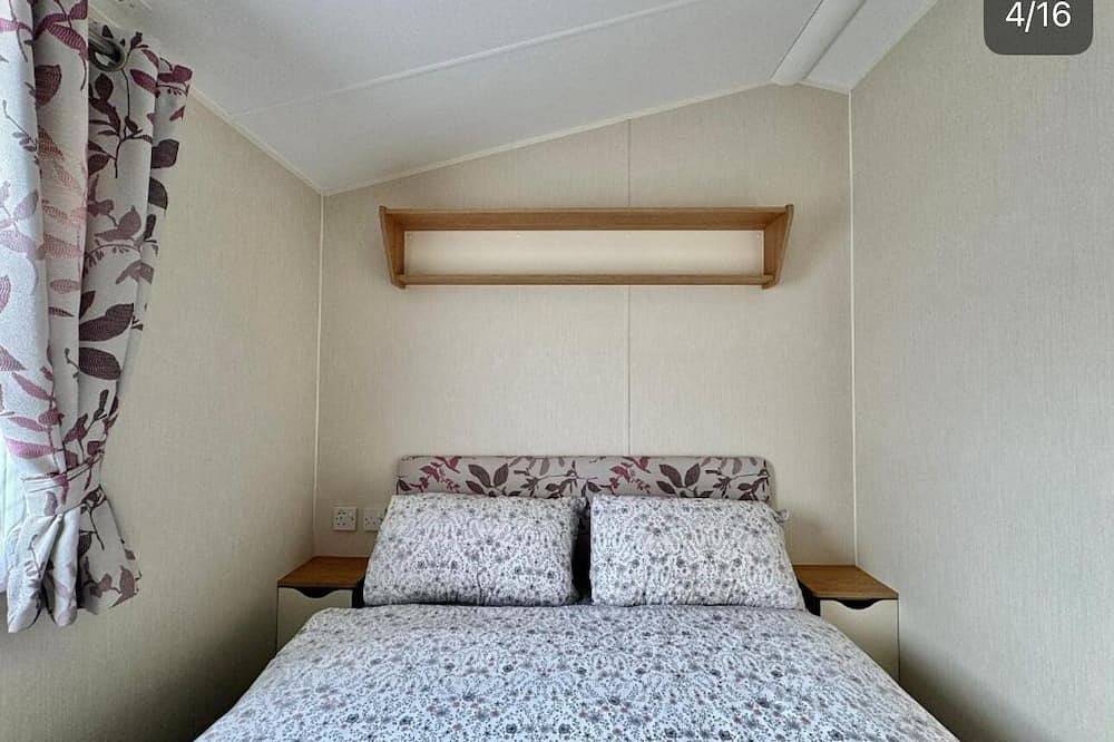 Stunning Holiday Caravan in Great Yarmouth – Just Steps from the Beach! in Great Yarmouth, The Broads