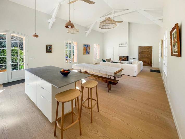 Location de vacances pour 18 personnes, avec vue et terrasse ainsi que piscine et jardin à Venelles - 2