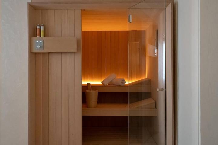 Chambre d’hôte pour 4 personnes, avec Balcon et Jacuzzi ainsi que Terrasse et Jardin