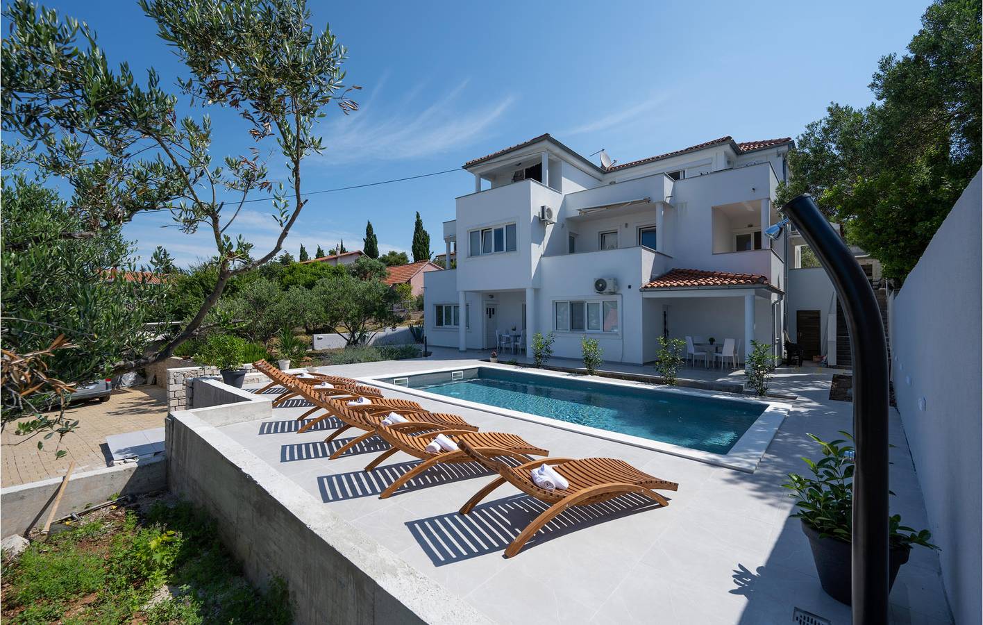 Ganze Ferienwohnung, Charmantes Apartment, 2 km vom Strand entfernt: Gemütliches Apartment mit Pool, Terrasse und WLAN in Općina Murter-Kornati, Murter