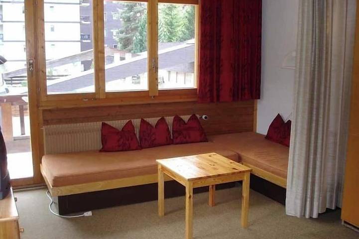 Entire apartment, Studio apartment for 2-4 persons : Living room with 2 sofa-beds and 2 pull-down beds - kitchenette - in Grimentz, Anniviers