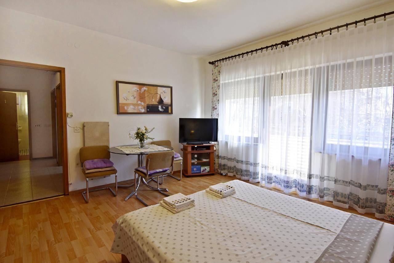 Ganze Ferienwohnung, Klimatisierte Wohnung in Umag mit Grill, Garten und Terrasse in Umag, Umag und Umgebung