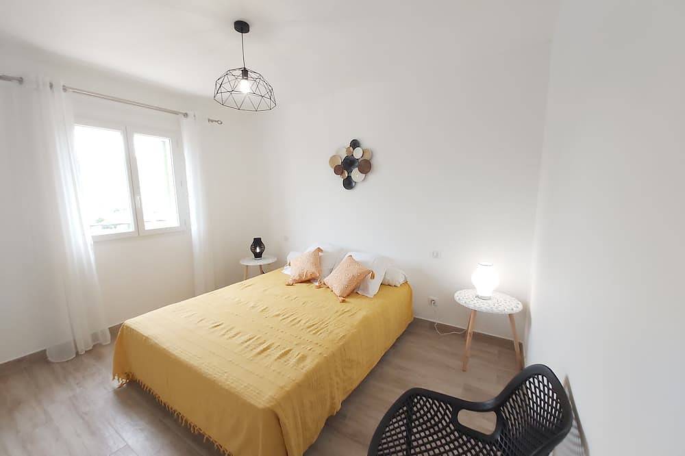 Entire apartment, 3 bedroom apartment heated pool air conditioned wifi 1 min river 7 min beach in Galéria, Parc naturel régional de Corse