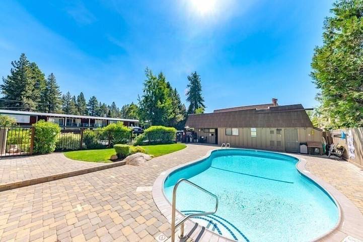 Vacation apartment for 3 people, with pool by Lake Tahoe