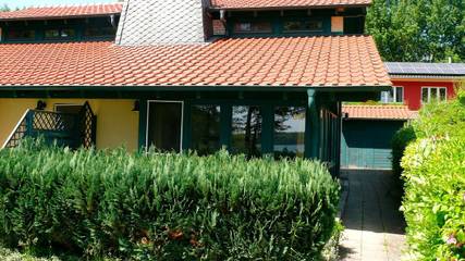 Ferienhaus für 5 Personen, mit Terrasse und Garten sowie Seeblick, mit Haustier in Jabel