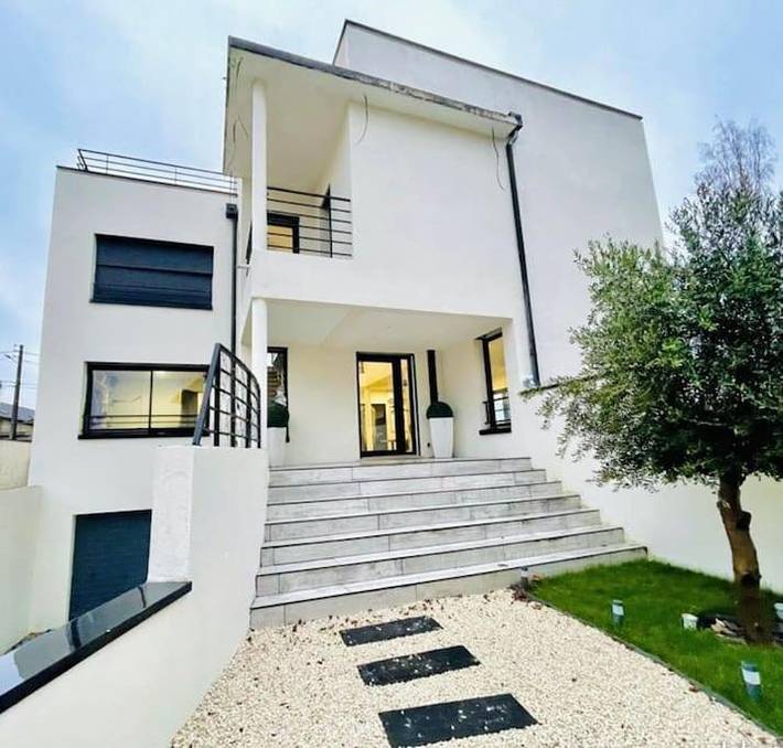 Villa pour 10 personnes, avec Balcon ainsi que Jacuzzi et Terrasse