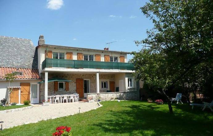Five-Bedroom House in Le Rouget-Pers, Région d'Aurillac